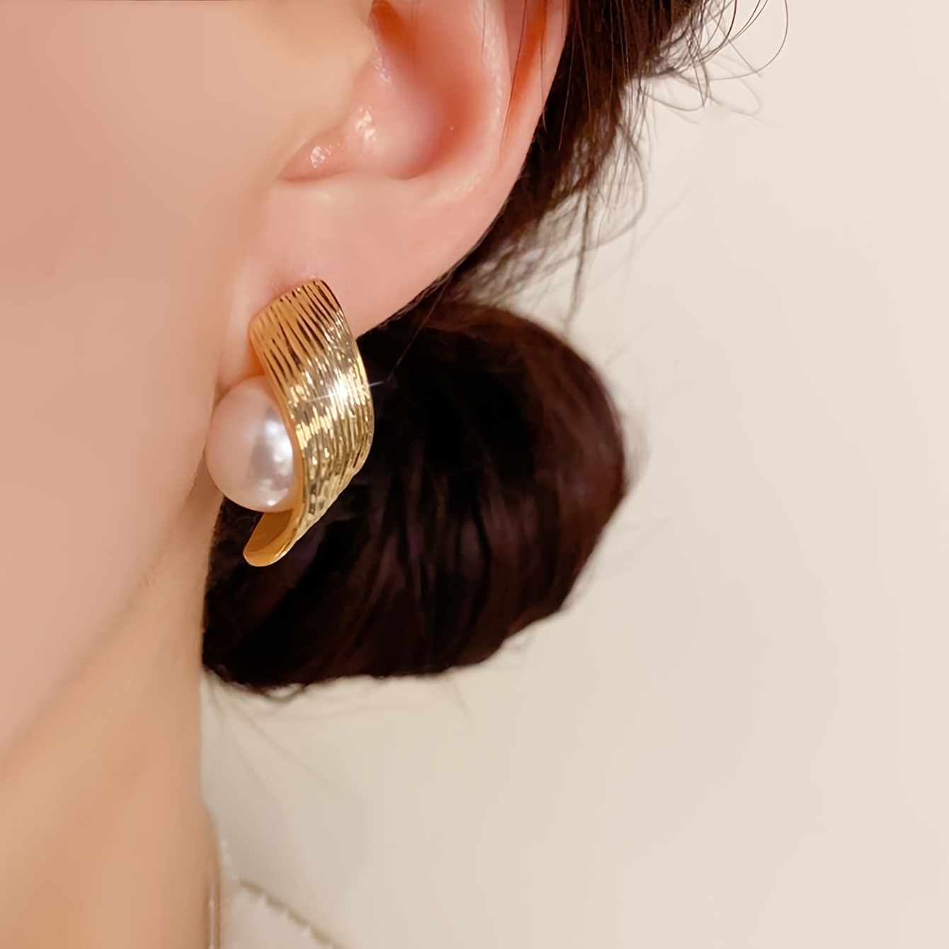 A Set of Two Geometric Bead Earrings, Crafted from High-Quality Materials, Featuring an Upgraded Fashionable Design. These High-End Decorative Earrings Are Perfect for Everyday Use, Wedding Season Additions, And Make Great Gifts for Girlfriends