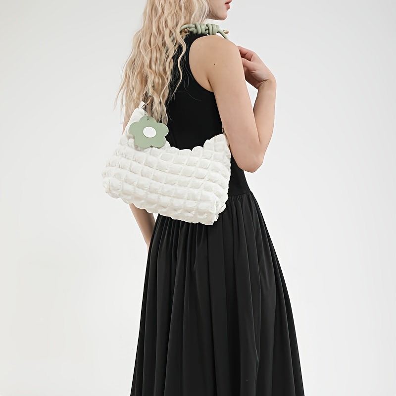 Sac à main épaule froncé style coquette avec breloque fleur_voghion.com