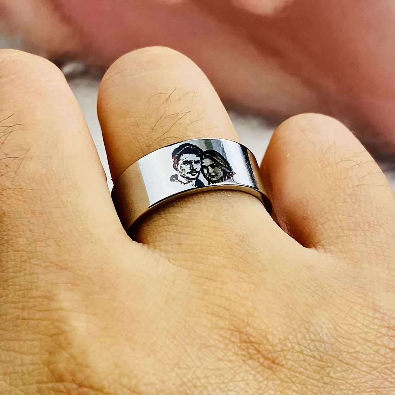 E-shop Individueller Foto-Ring – Personalisiertes Gravur-Design, Poliertes Unplattiertes Metall, Einzigartiges Geschenk für Paare, Familie & Freunde –