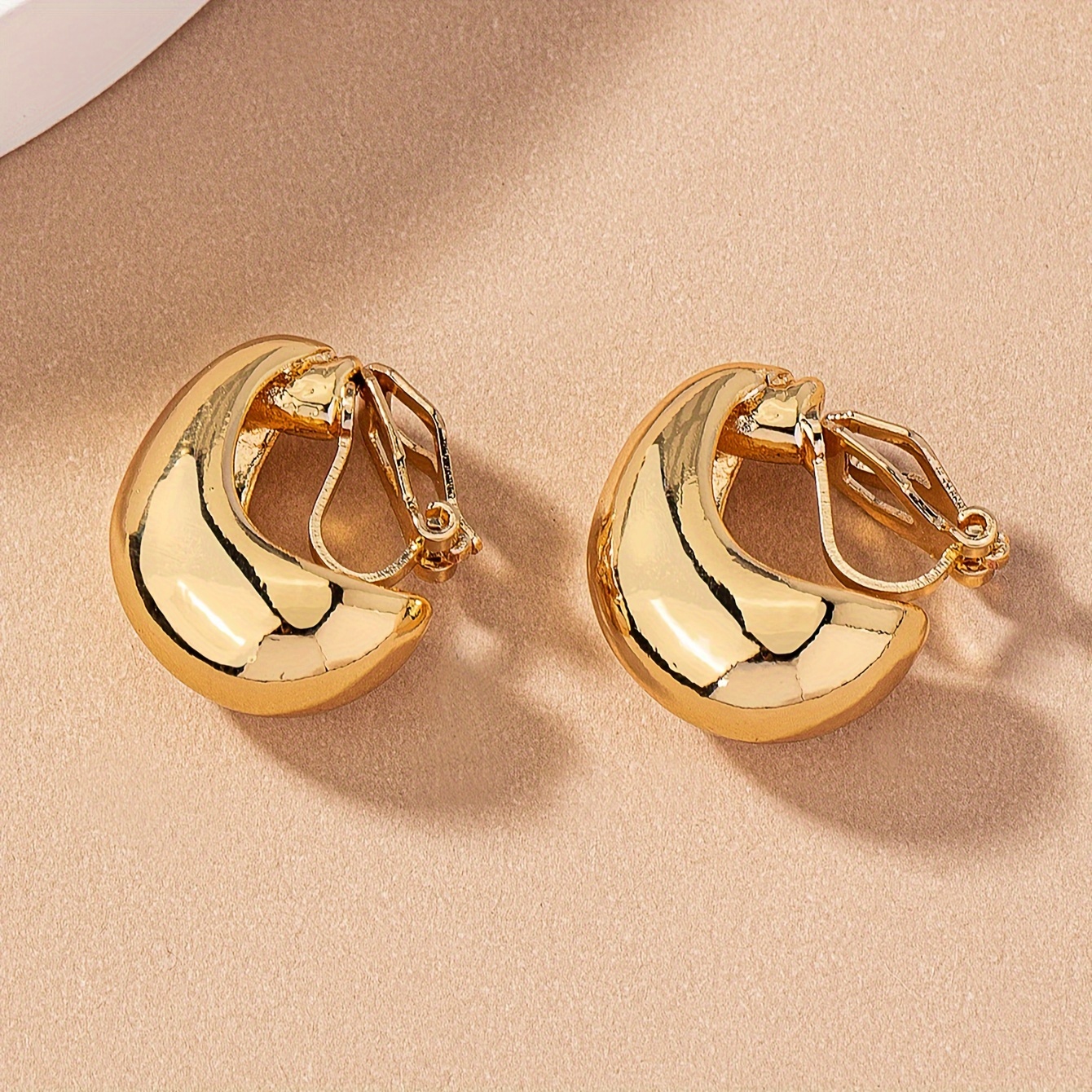 TEMU A Pair Of Small, Elegant And Stylish European-style Golden Teardrop-shaped Clip-on Earrings For Ladies, Suitable For Holidays, Birthdays, Dates,