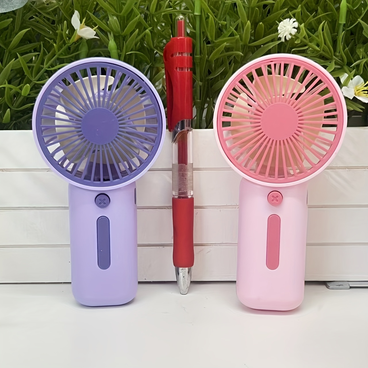 Mini Ventilador Portátil de Mano Disponible en 4 Colores - Portátil y Compacto (Sin Costo) - Adecuado para Múltiples Escenarios