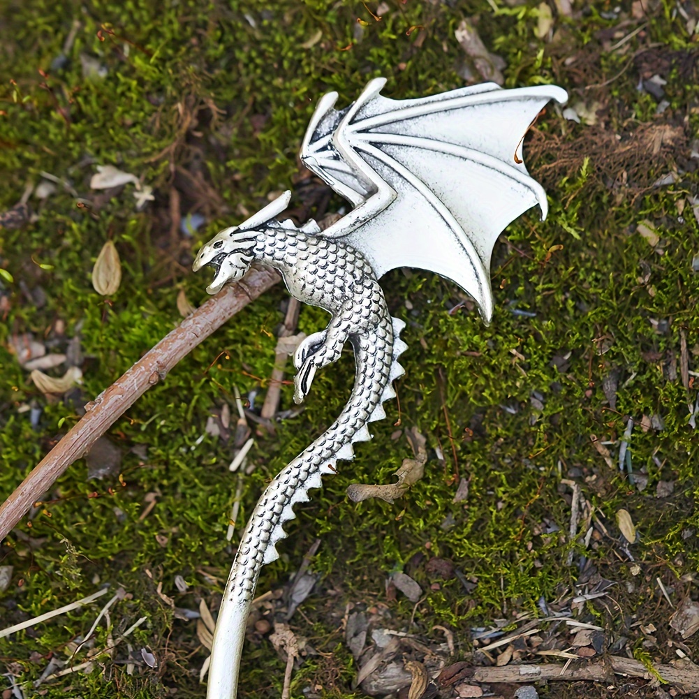 Image of A Vintage Accessory, A Dragon Hair Clip In Golden Color, To The Hairpin Jewelry For Ladies.