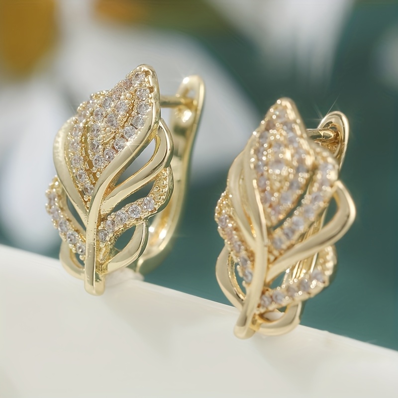 Image of 1 Pair Of Elegant Minimalist Copper Leaf Earrings With Sparkling Synthetic Synthetic Zirconia, Fashionable Romantic Wedding Women's Clip-on Jewelry, April Birthstone, Suitable For Daily Wear