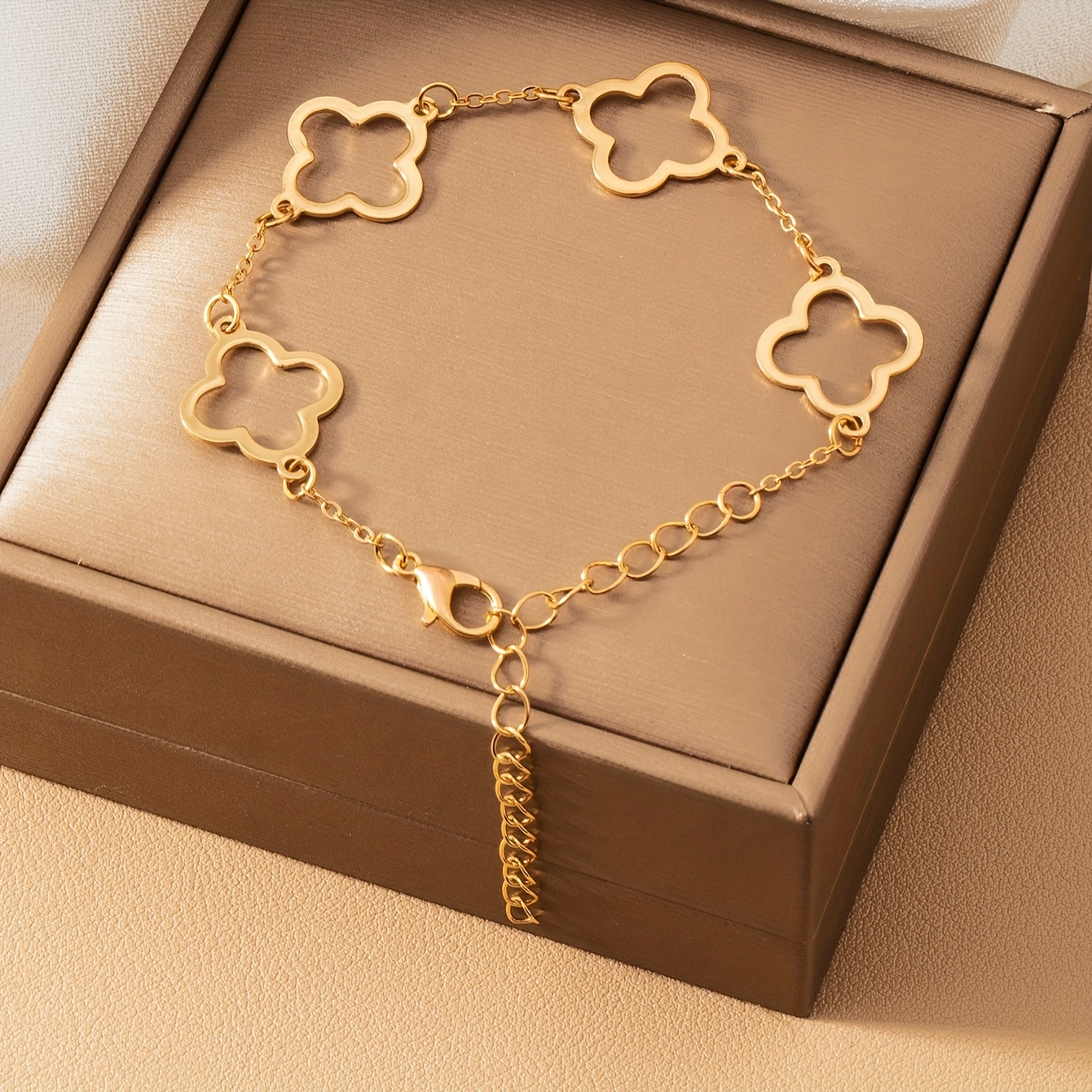 Golden-Tone Lucky Clover Elegant Bracelet with Red Enamel Chain Perfect for Valentine's Day, Mother's Day, Teacher Appreciation, and Back-to-School Gifts, Teacher Appreciation Gift|Elegant Bracelet Design|Durable Chain Bracelet 1pc