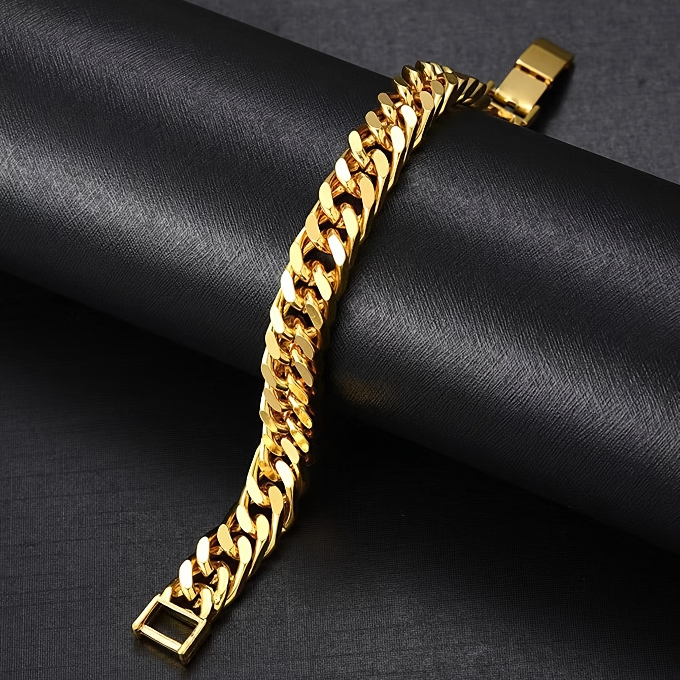 E-shop Hip-Hop Style aus Europa, Amerika und dem Nahen , dominierend und , mit einem goldenen 12mm breiten Luxus- und atmosphärischen Herrenarmband