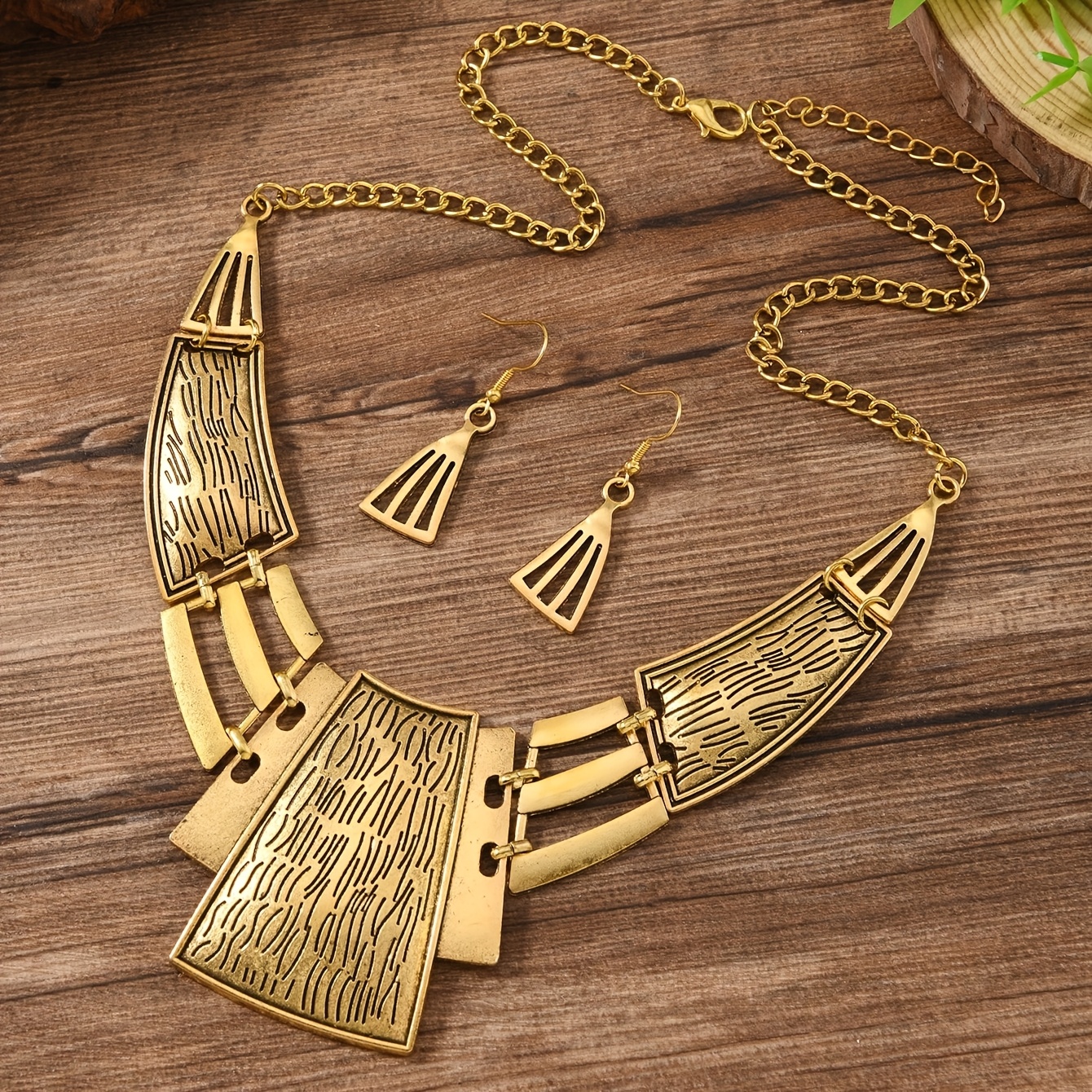 TEMU Retro Geometric Hollow Texture Short Necklace Women's Holiday Party Accessory Short Set Decor