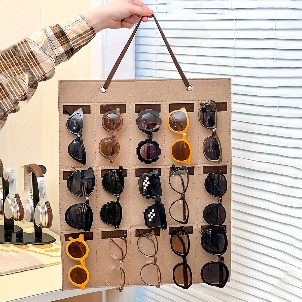 Schmuckprsentations- Verpackungszubehr: *. wandmontierte  Brillen-Aufhngetasche mit 15 Lchern in Khaki/Schwarz, wandmontierter  modischer Brillenhalter, Prsentationsstnder mit mehreren Fchern ...