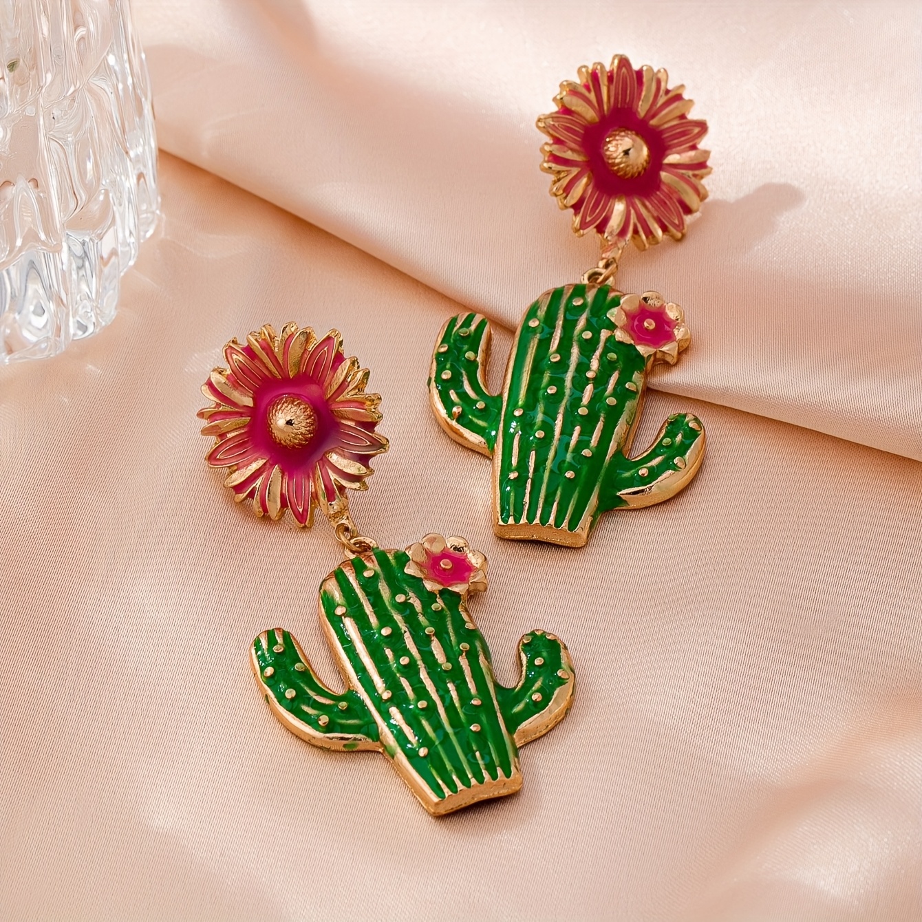 Un Par de Aretes Únicos, Atrevidos y Vibrantes de Flor de Cactus con Diseño Divertido de Esmalte Colorido, Estilo Vacacional que Llama la Atención