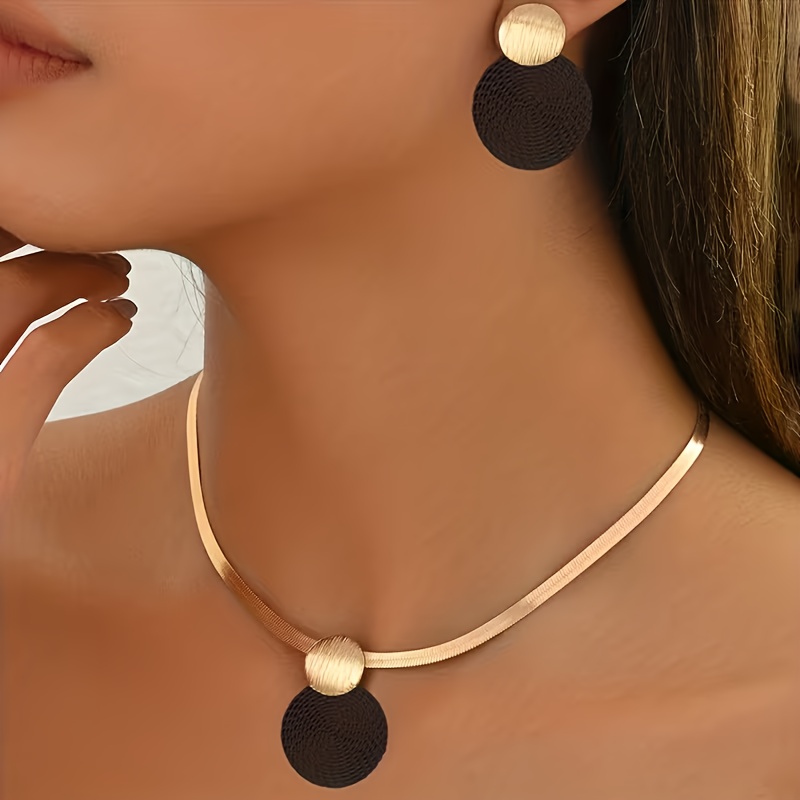 TEMU Women' Plated Collarbone Necklace & Earrings Set - Elegant Retro Spiral Pendant Suitable For Daily Wear, Festive Gift, Versatile Necklace Chain