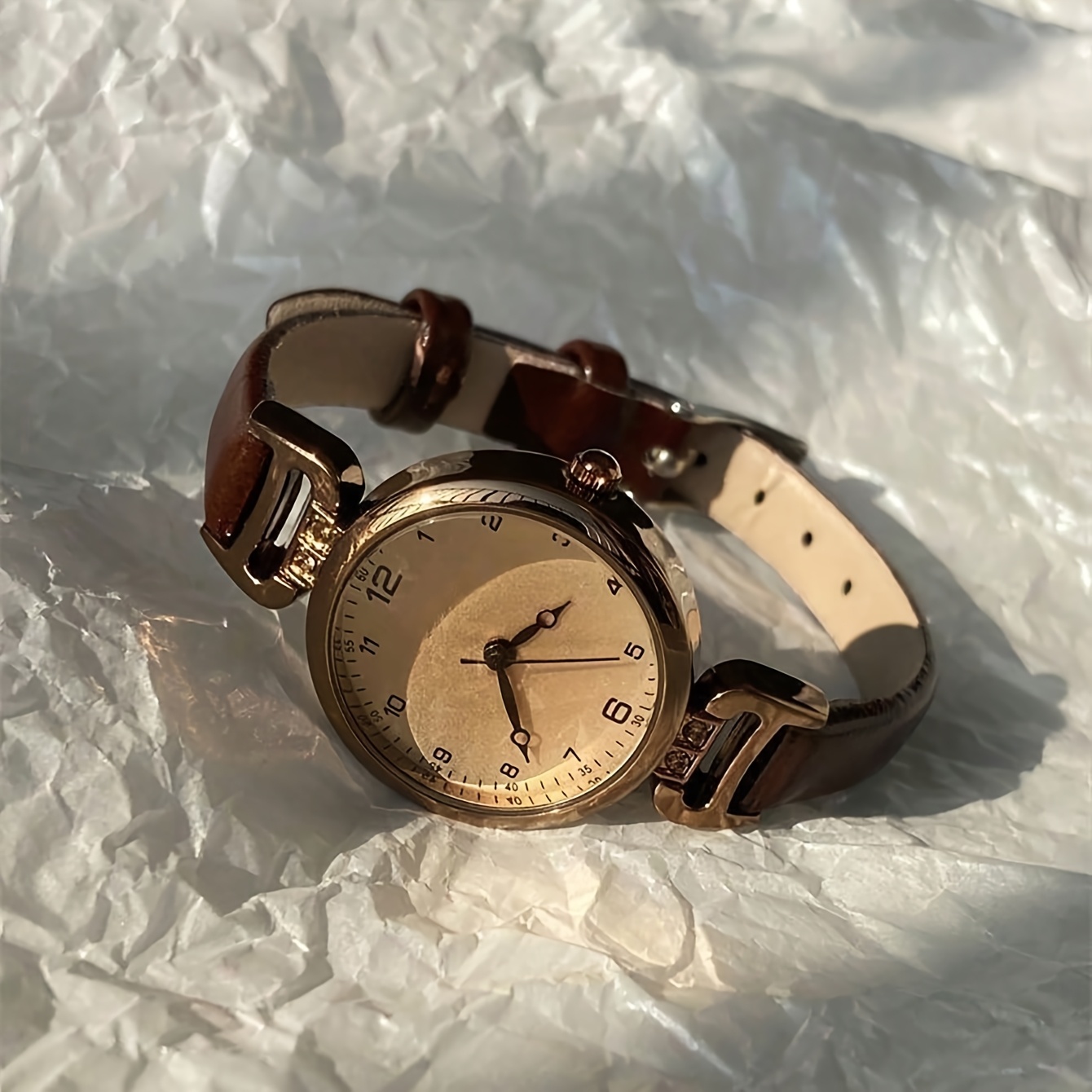 1pc Women's Faux Leather Band Round Dial Small Face Retro British Style Niche Luxury Quartz Watch, Suitable for Daily Wear