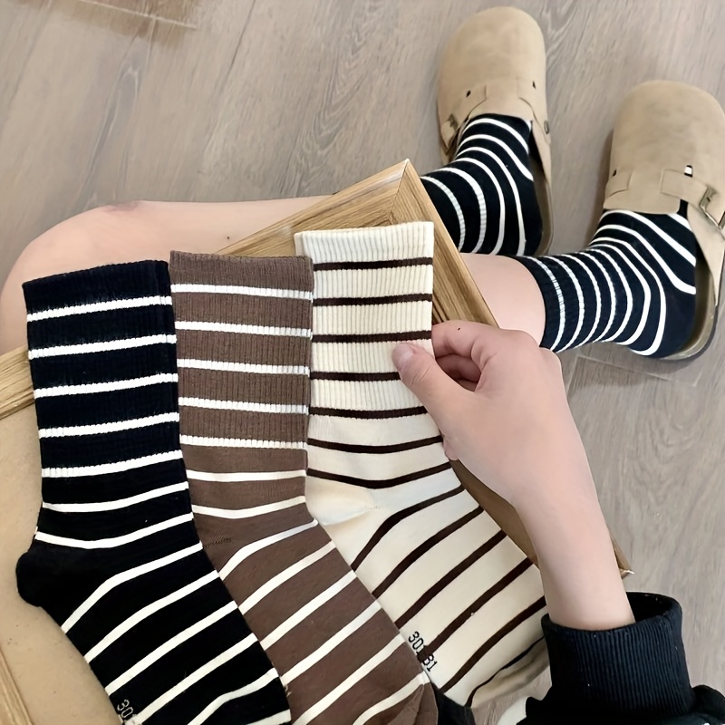 

Lot de 5 Chaussettes à Rayures pour Femmes - Mélange de Polyester Confortable, Couleurs Assorties, Design Élégant et Simple pour Tenue Décontractée, Chaussettes Mignonnes