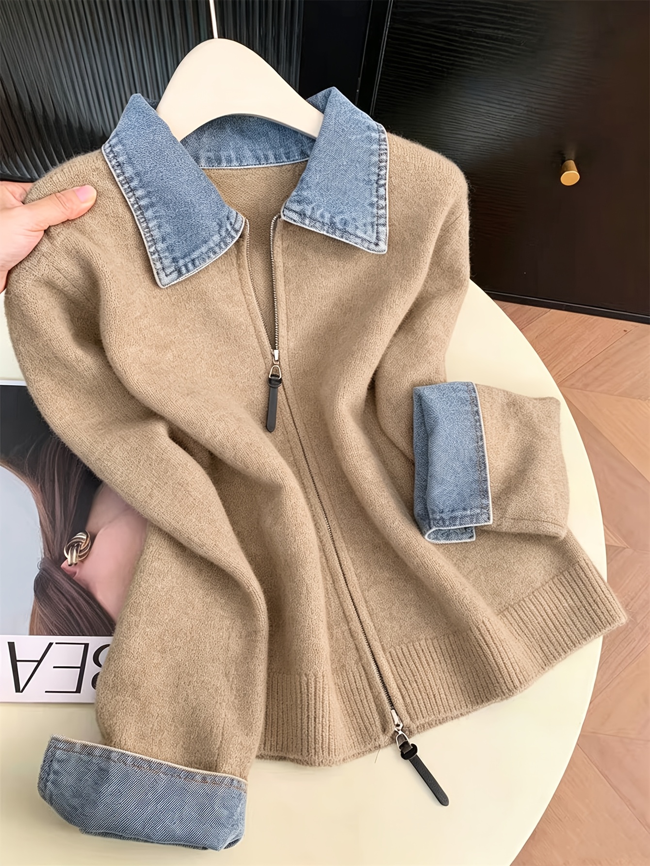 Hella Gebreid Vest met Denim Kraag & Rits