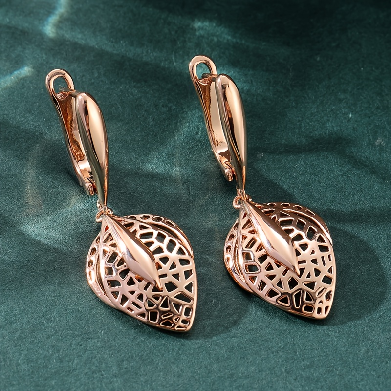 Women's Artistic Hollowed-Out Leaf-Shaped Pendant Earrings