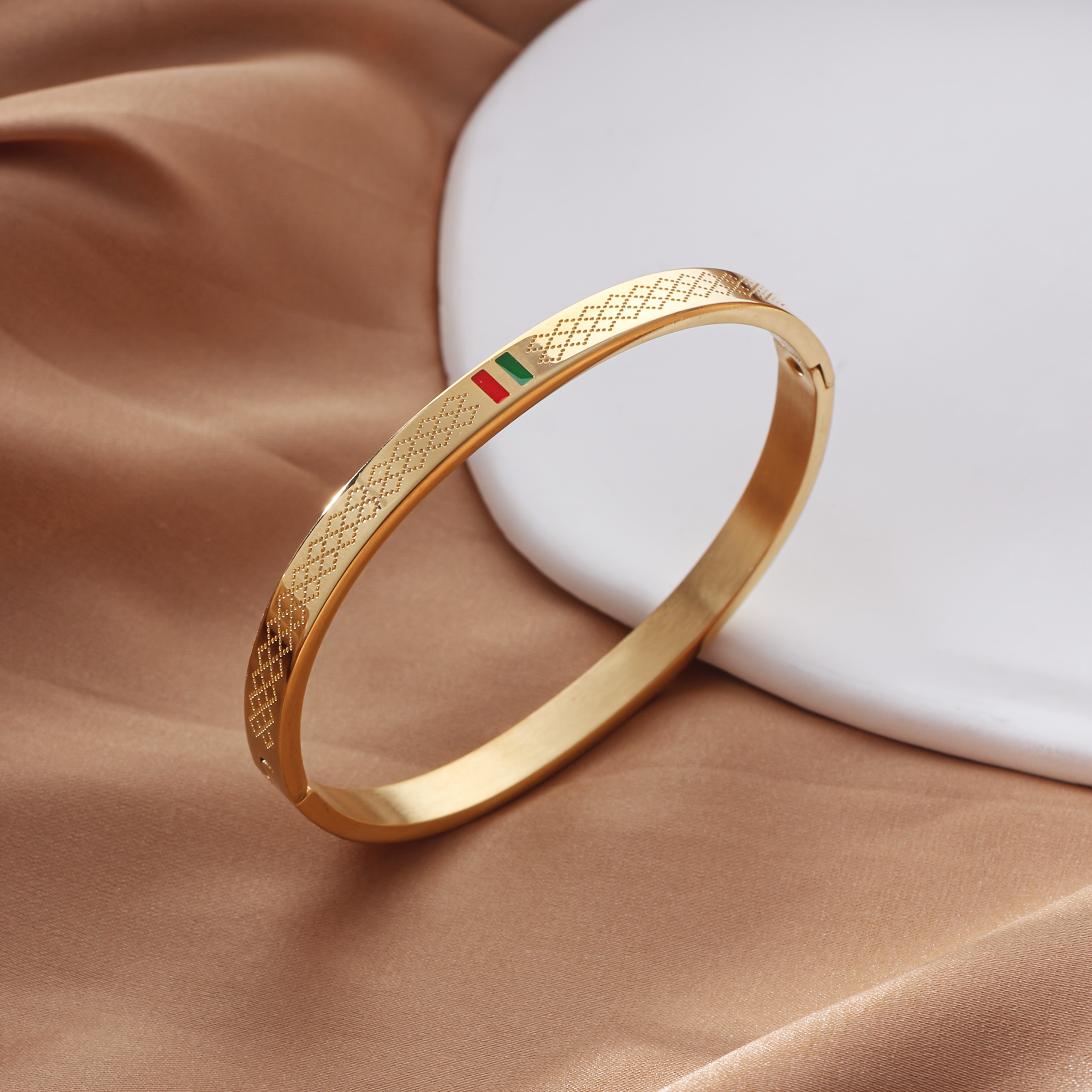 TEMU 1pc 18k Golden Plated Stainless Steel Bracelet, With Red And Green Striped Golden Elegant Bracelet, Engraved With Easy Texture Bracelet,