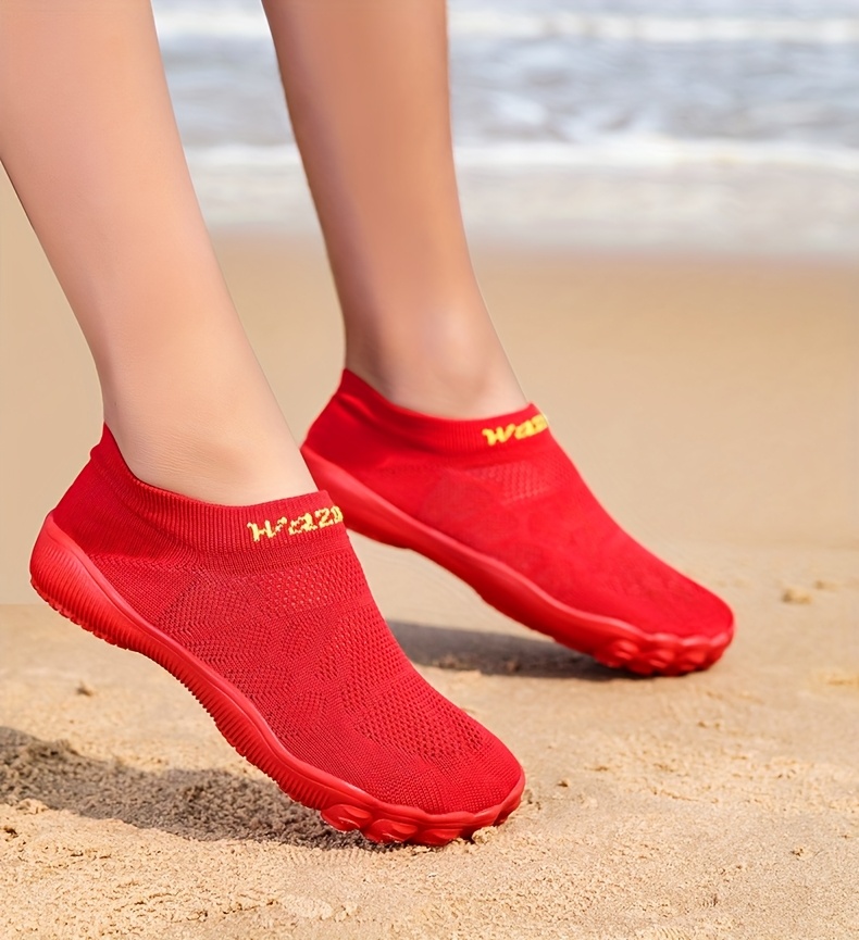 Chaussures de plage antidérapantes pour hommes et femmes, chaussures d'eau à séchage rapide et respirantes, chaussures de natation et de ruisseau, chaussures de fitness et de yoga, chaussures de randonnée pour l'escalade et la corde à sauter en plein air