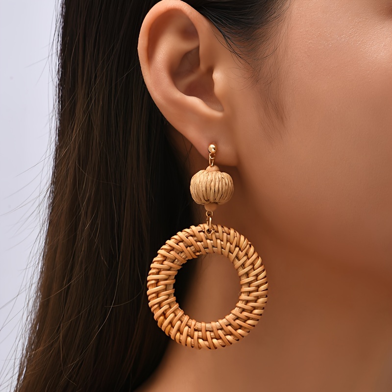 

Boho Hand-woven Rattan Earrings For Women, Unique Artisan Crafted Circular Drop Dangle Earrings, Bohemian Style ( May A Littel Bit Vary In Colors, Patterns, Shapes)