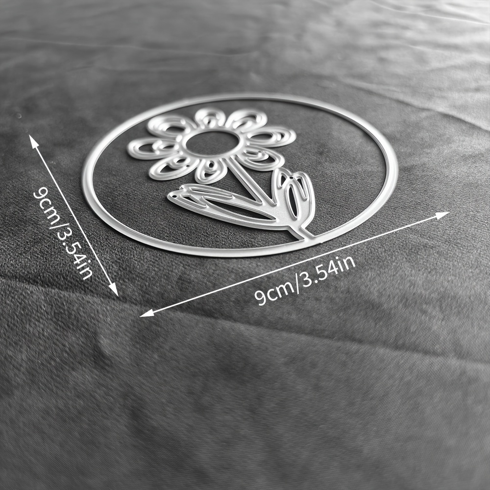 E-shop Metall-Stanzform für einen Foto Rahmen mit Blumenmotiv, geeignet für Scrapbooking und Prägen. Ideal für die Herstellung von handgemachten