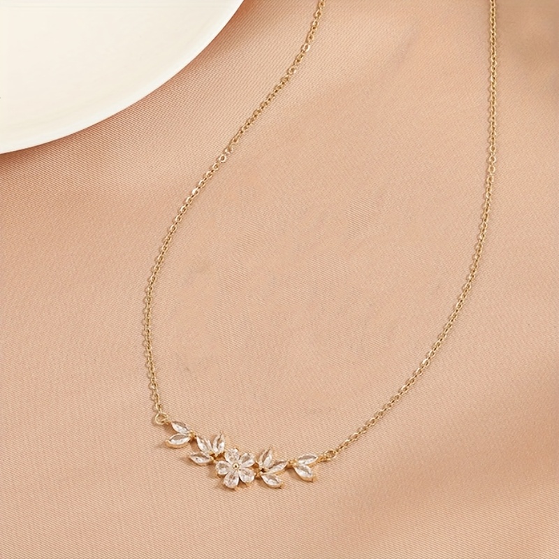 Copper-set Synthetic Synthetic Zirconia Flower Leaf Pendant Necklace Simple and Fashionable Curved Design 1pc of Suitable for Women's Daily Versatile Wear and Gift-giving Occasions