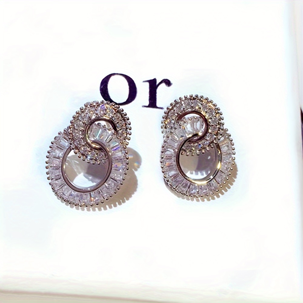 E-shop Ohrringe. Neue runde Zirkonia Ohrringe. Modisches und minimalistisches Design mit elegantem Damen Schmuck, exquisite und süße silberne Ohrringe