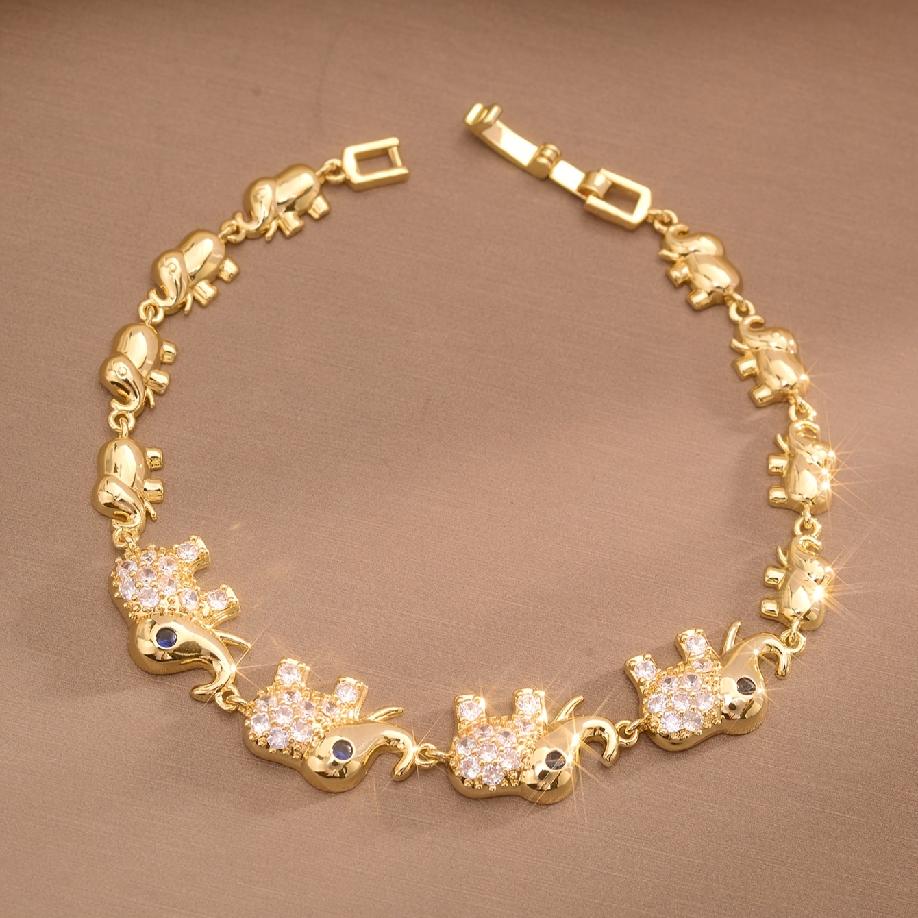 TEMU A Stylish Bracelet Featuring A Minimalist With A Copper Inlay And Synthetic Zirconia, Perfect As A Gift For Women And Suitable For Everyday Wear