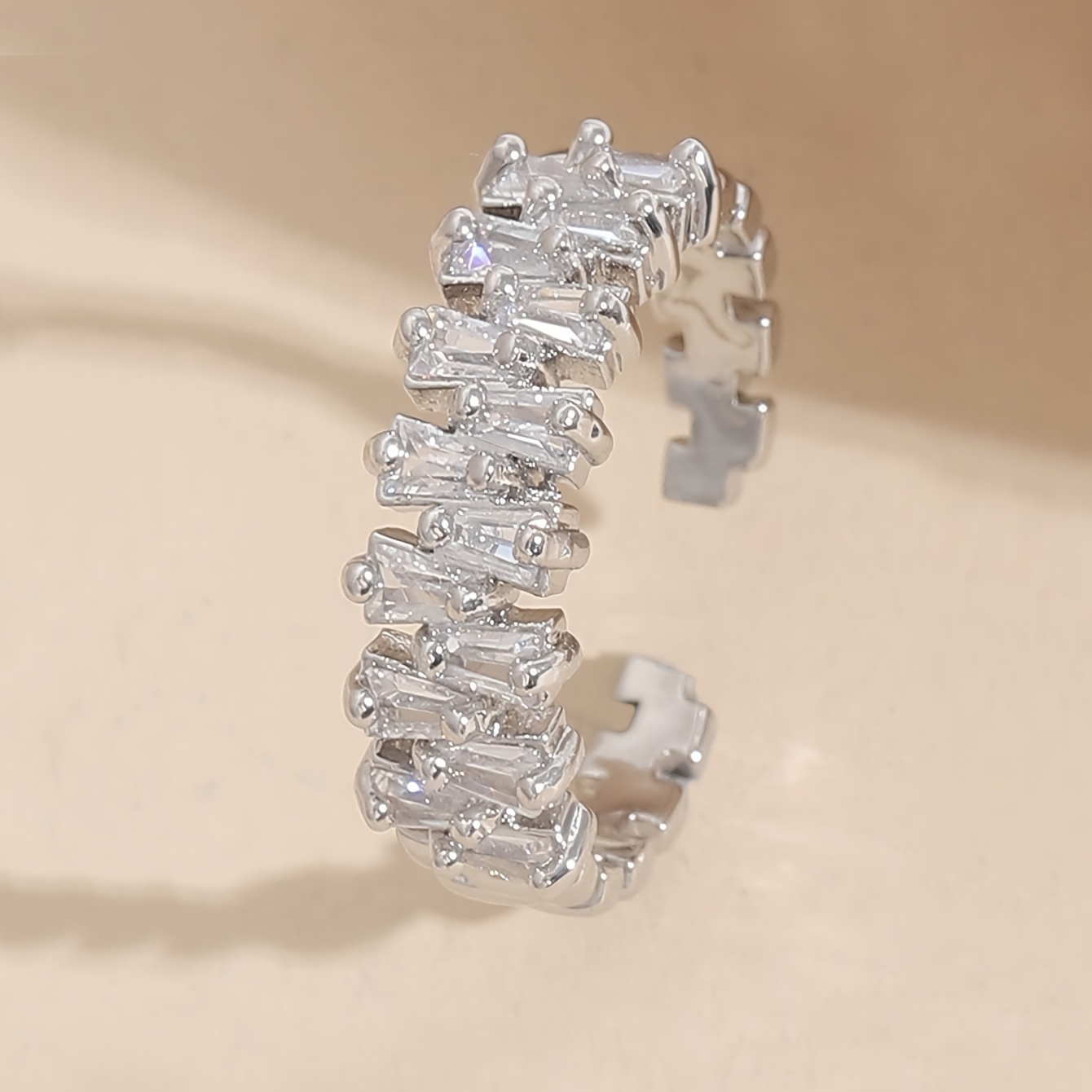 A Sophisticated And Luxurious Cold-tone Ring With A High-end Feel, Set With Copper And Synthetic Zirconia.