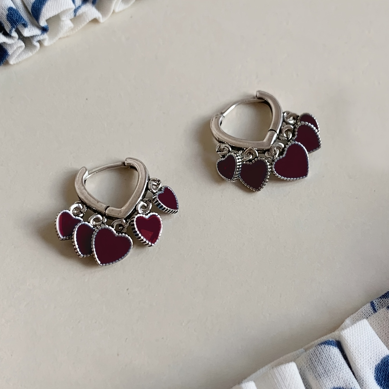 TEMU 1 Pair Minimalist Fashionable Exquisite High-end Sense Dropped Glaze Love Style Daily Casual Party Jewelry Women's Earrings