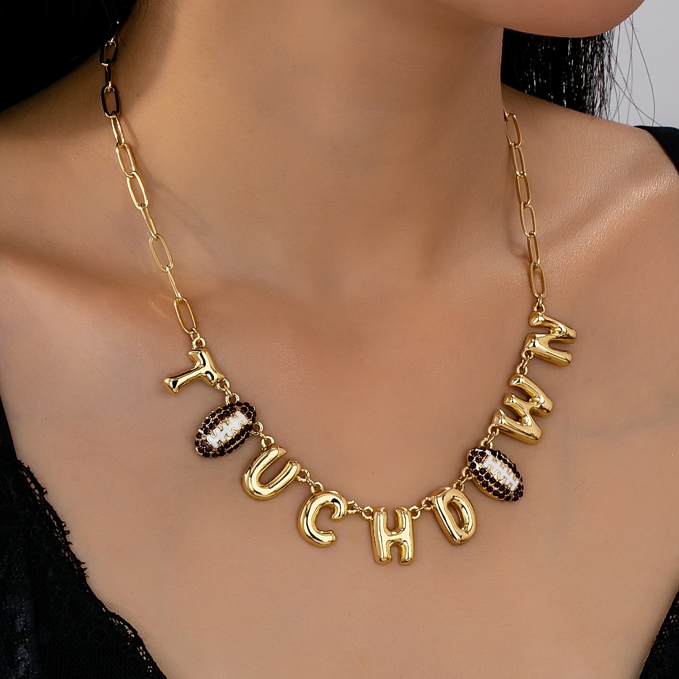 TEMU Collier pour femme avec pendentif lettre de "TUCHDWN" au design minimaliste, polyvalent et créatif pour les événements sportifs et les