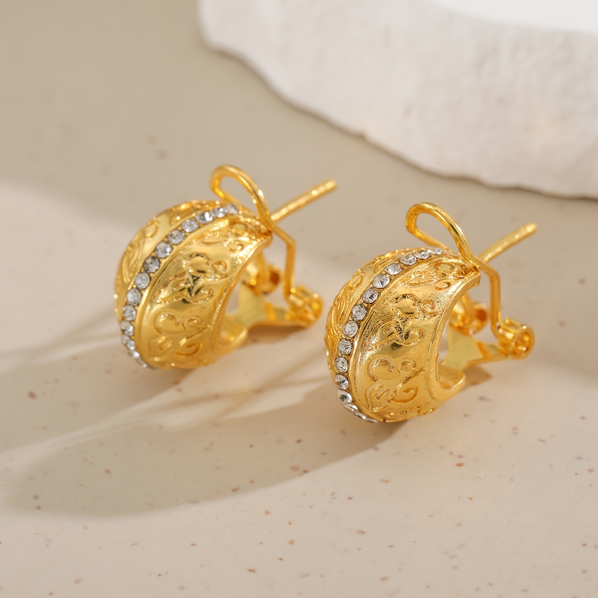 Vintage Egg-Shaped Synthetic Zirconia Ear Cuffs