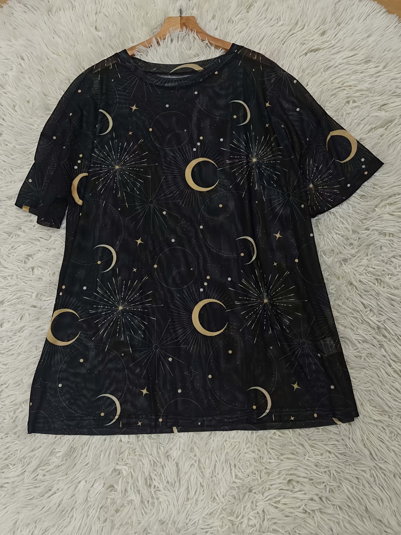 Plus Size Moon Print Top, Casual Crew Neck Short Sleeve Top, Women's Plus Size?Clothing