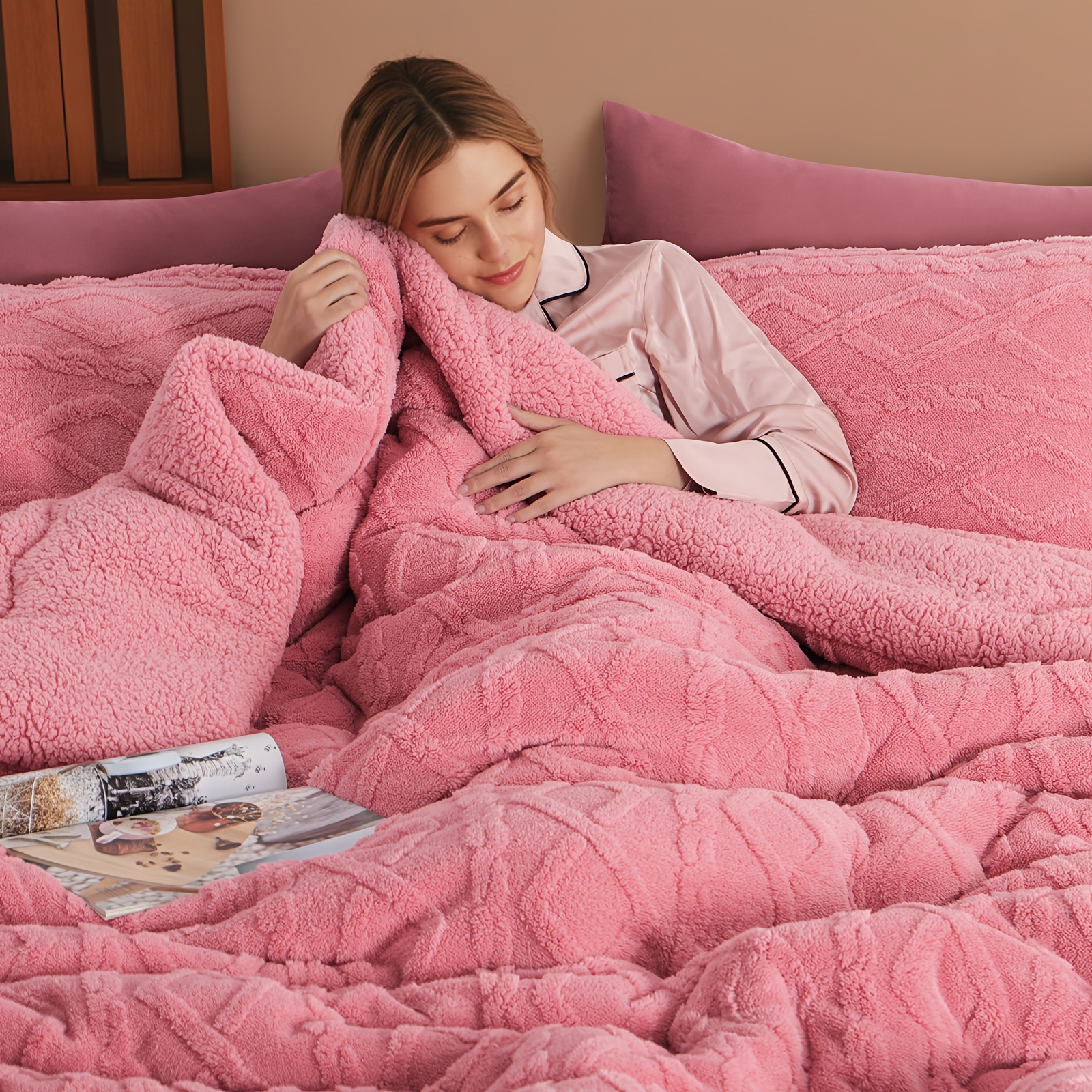 1pc Pink Plush Fleece Quilt - Thick, Warm, And Hypoallergenic, Soft Quilted Design For , No Duvet Cover Needed, Ideal For Bedroom And Living Area, Decor, Gift For Her
