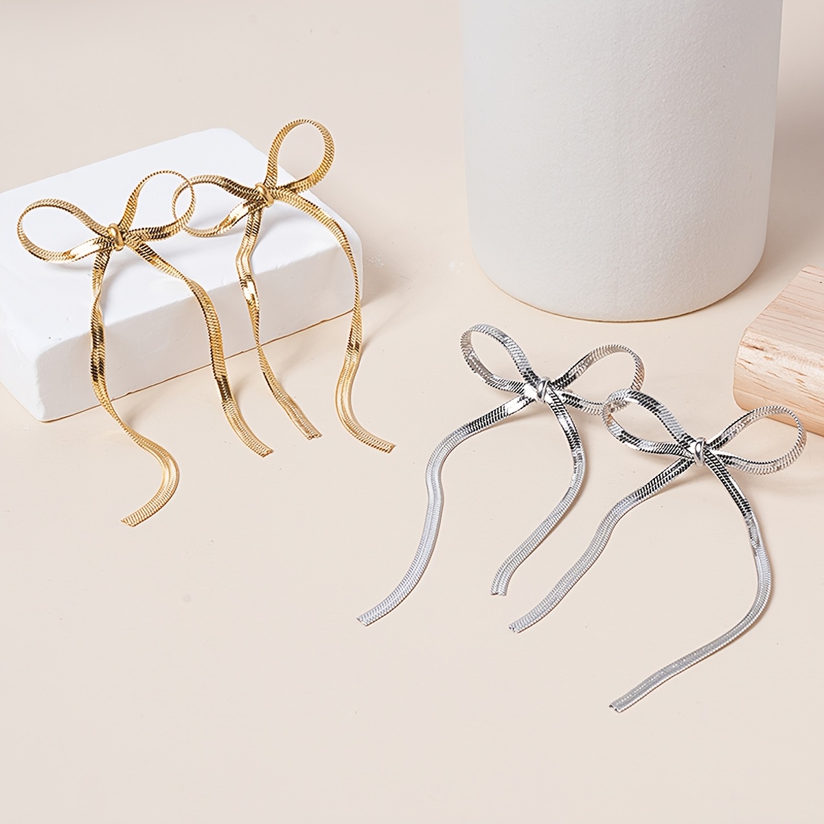 

A Pair Of Women's Bow Chain Hypoallergenic Stylish Elegant Long Tassel Chain Stud Earrings