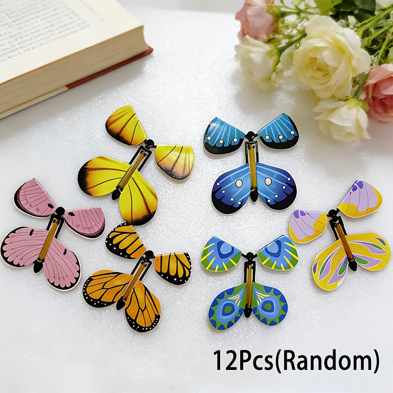 12只装飞舞蝴蝶玩具 - 多彩塑料魔法派对礼品，独特图案无需电池，适用于生日圣诞万圣节课堂奖励（随机混色），儿童派对小礼物，趣味童趣设计 商品详情 0