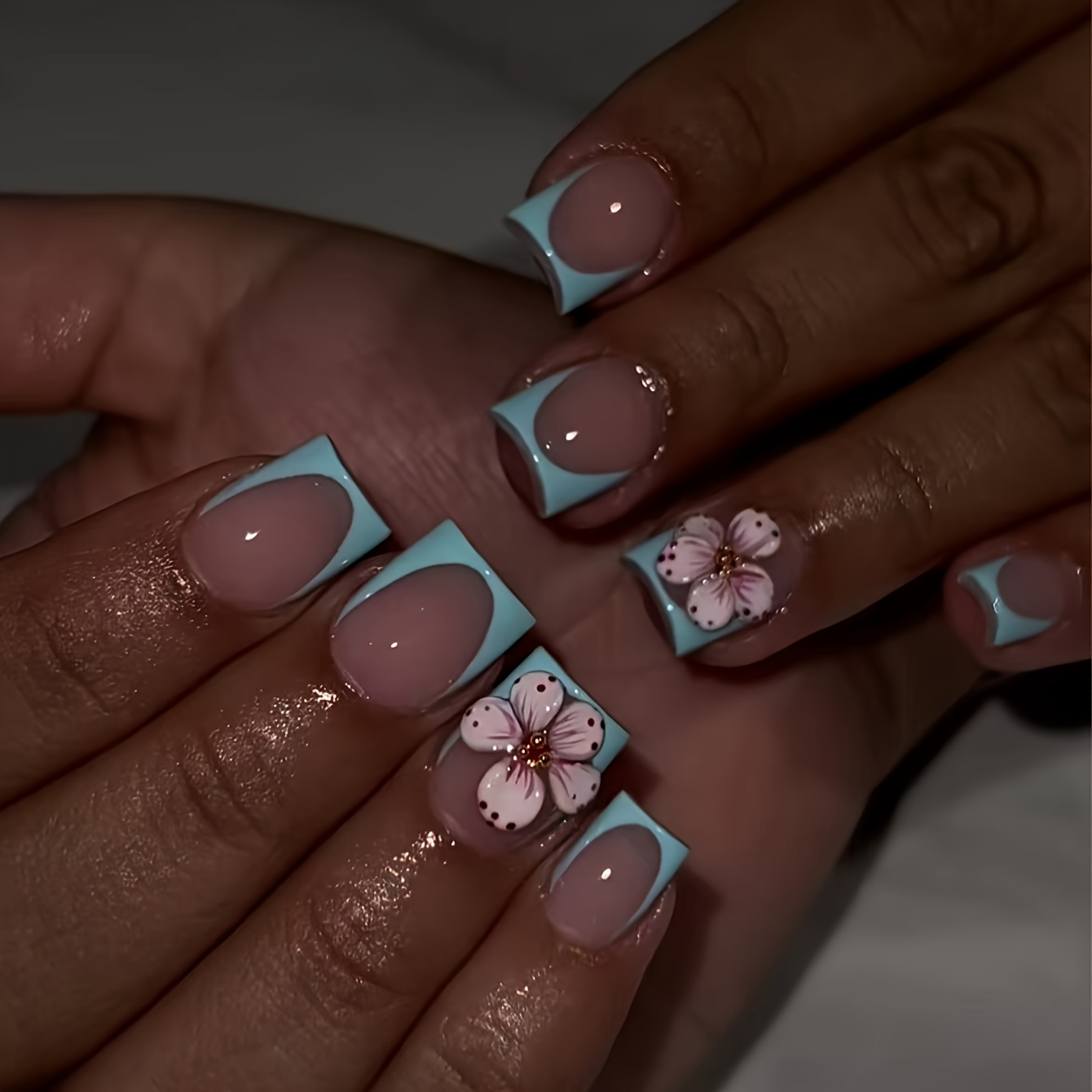Image of A Set Of 24 Short Square-shaped False Nails In With Edges, , And Sparkling . Suitable For All Women And. The Box Includes A Nail File And Jelly Glue For Easy Application And Wear
