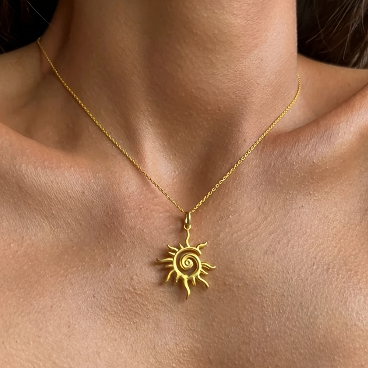 E-shop 1 Stück Edelstahl Vintage Elegante Wirbel Sonnenblitz Anhänger Halskette Goldfarben Leichte Halskette für Frauen Geschenke Alltags Schmuck