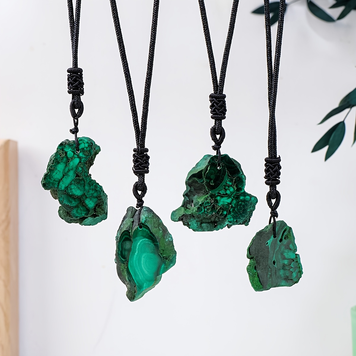 

1pc Apengshi Elegant Malachite Crystal Pendant Necklace - Unique Irregular Slices -woven , Ideal For , Perfect Christmas/valentine's/ Day Gift, Necklace|elegant Pendant|natural Malachite