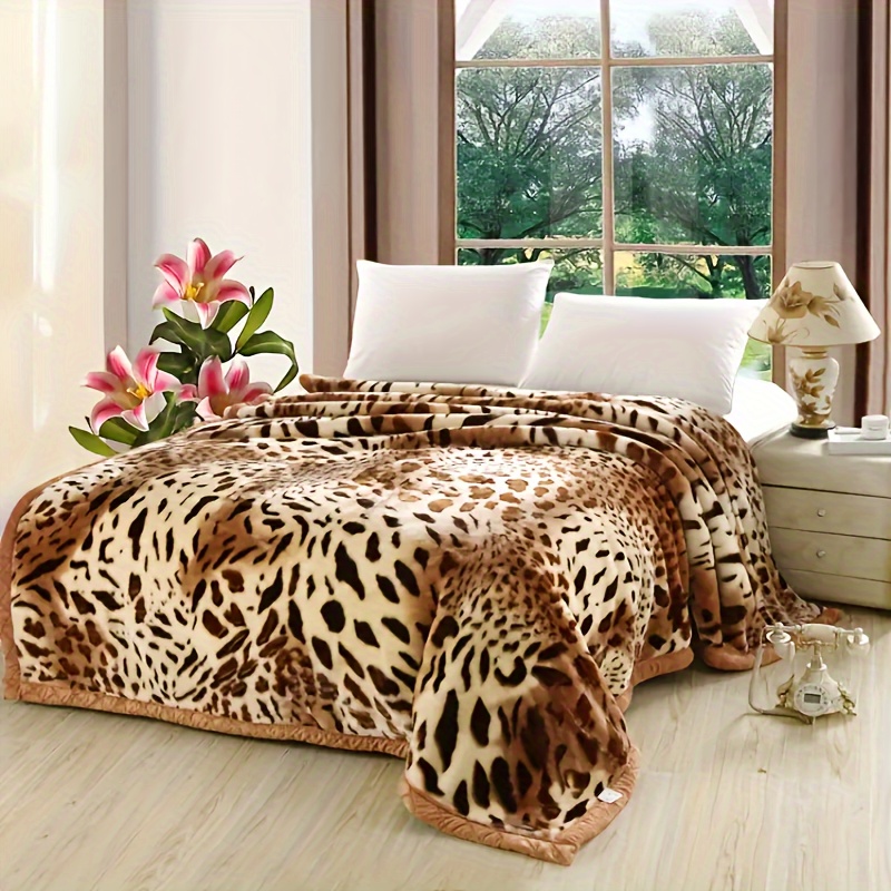 Two-layer Plush Blanket With A Soft Leopard Design, Providing For , Large Enough For Areas Up To 2 16m2, Machine Washable, Perfect For Beds, Camping, And Holiday Presents (in A Traditional Style)