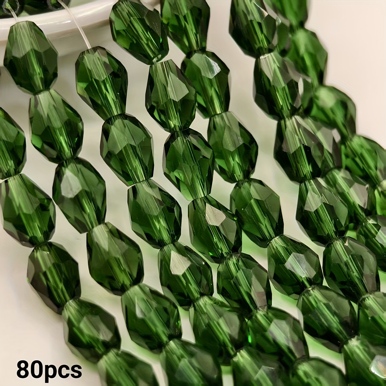 E-shop 80 leuchtend grüne Tränenförmige Glasperlen, 6X8 mm - Bunte facettierte Spacer-Perlen im Großhandel, geeignet für Schmuckherstellung, Armbänder