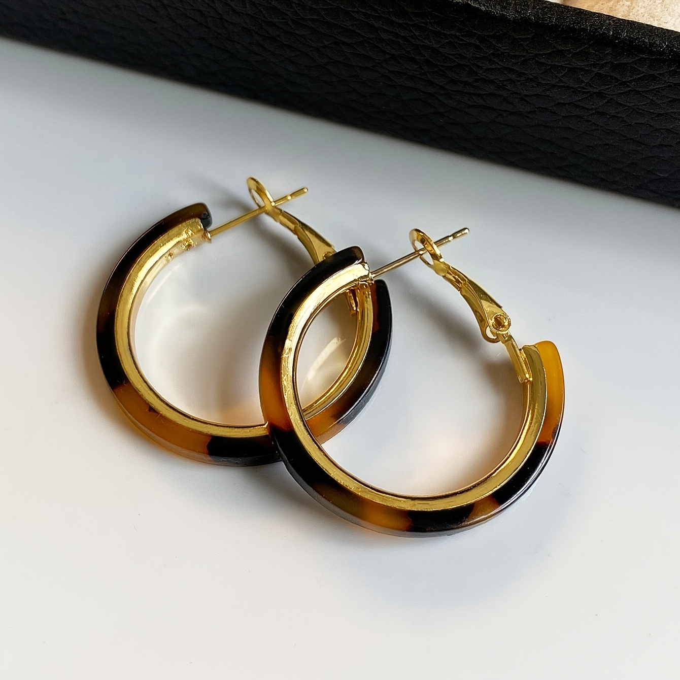 TEMU 1 Pair New Elegant Temperament Casual Geometric Leopard Print Niche Design Women' Fashion Ear Hoop Suitable For Daily And Holiday Parties