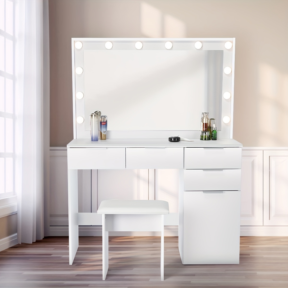 COSTWAY Toeletta Da Trucco Con Luci LED A 3 Colori Luminosità Regolabile, Tavolo Da Trucco Con Specchio E Stazione Di Ricarica Scrivania Trucco Con 5 Cassetti E 4 Armadietti Bianco 86242228