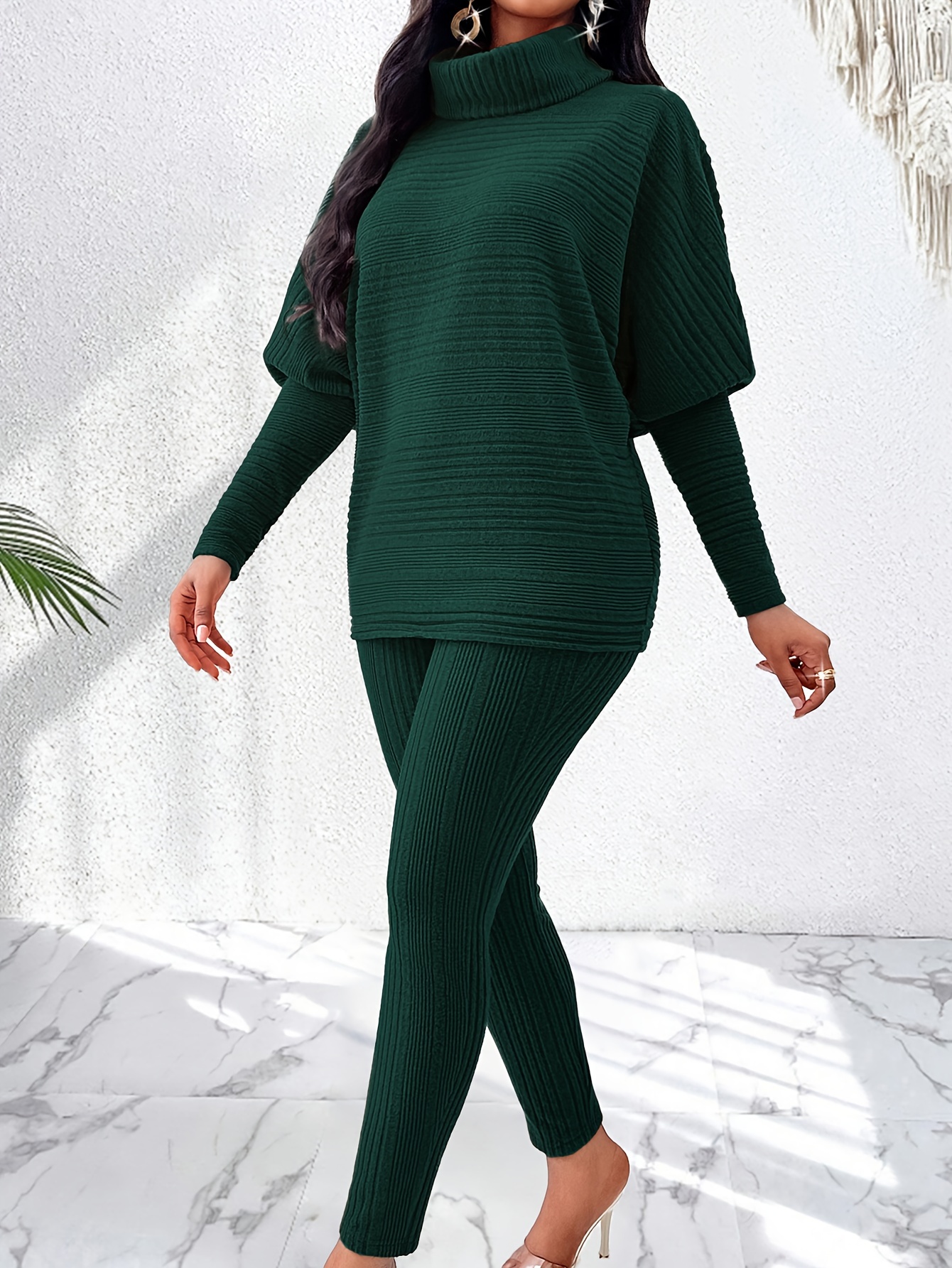 Close-up of the knit pattern on the pants, image 8