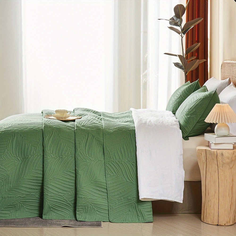 TEMU Lightweight Summer Quilt Made Of Soft Microfiber, Featuring An Ultrasonic Leaf Pattern. This Queen Size Set Includes 1 Quilt And 1 Or 2 Pillow Shams, Suitable For Use