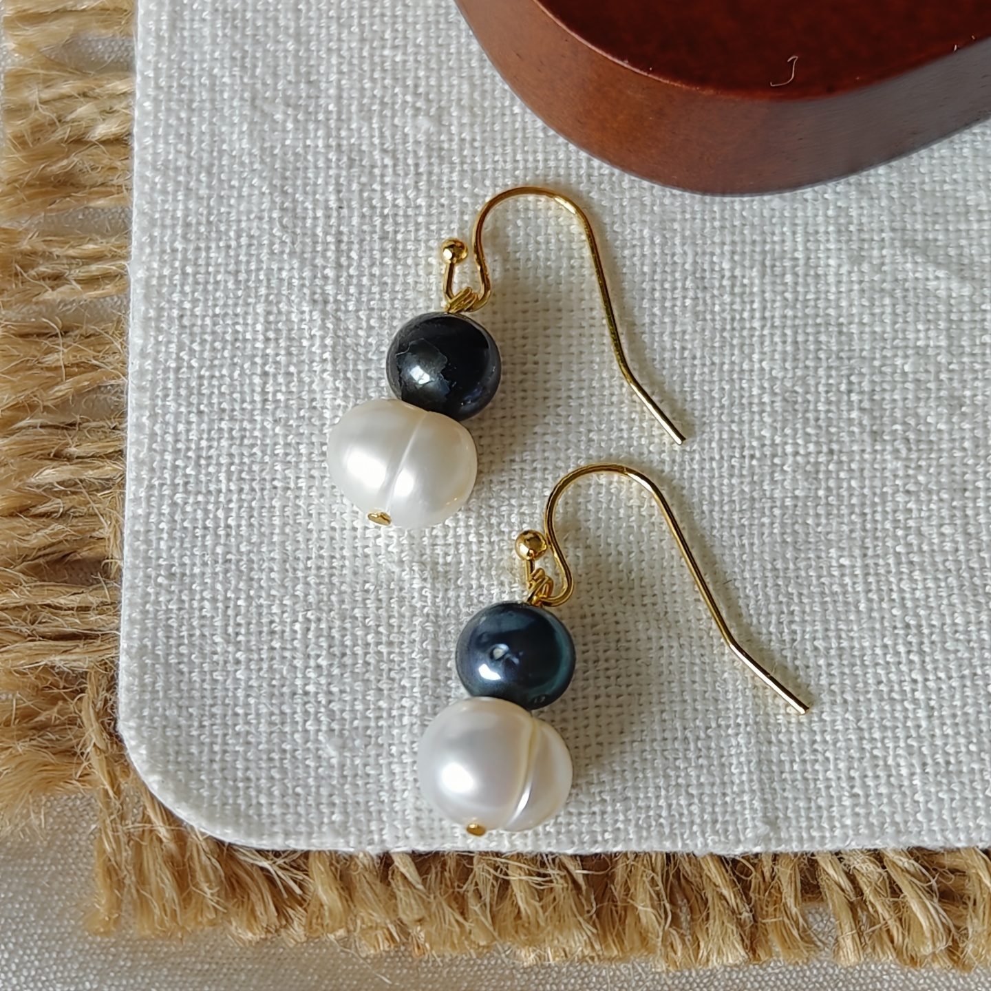 Women's Natural Freshwater Pearls Drop Earrings, Unisex