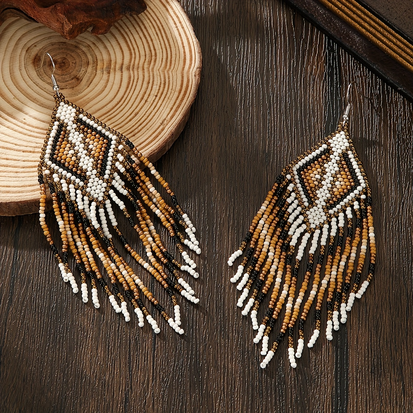 E-shop Handgefertigte Perlenohrringe im Bohemian-Stil mit Quasten, Vintage-Farbenabgestimmte Ohrringe in Gelb und Weiß, Kontrastierende Rote und Gelbe