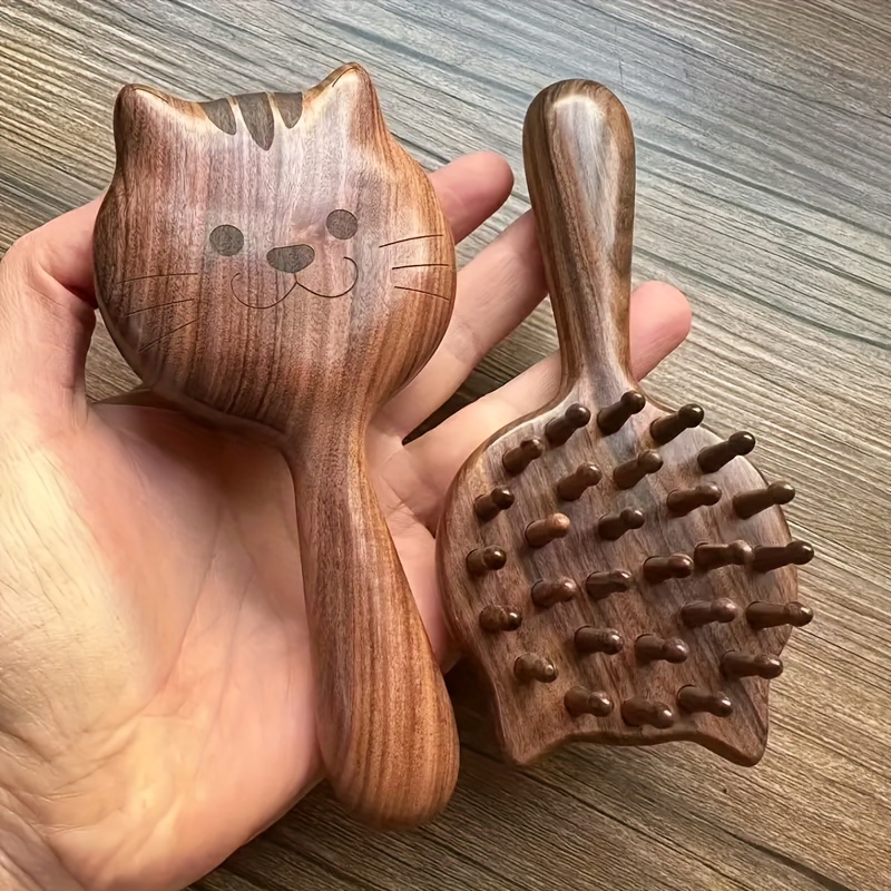 

A Portable And Cute Cat Comb