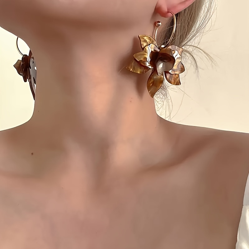 

1 Pair Of Elegant Vintage-inspired Acrylic Flower Hoop Earrings - Luxurious High-end Design, & Gifting, Compatible, Quirky Earrings