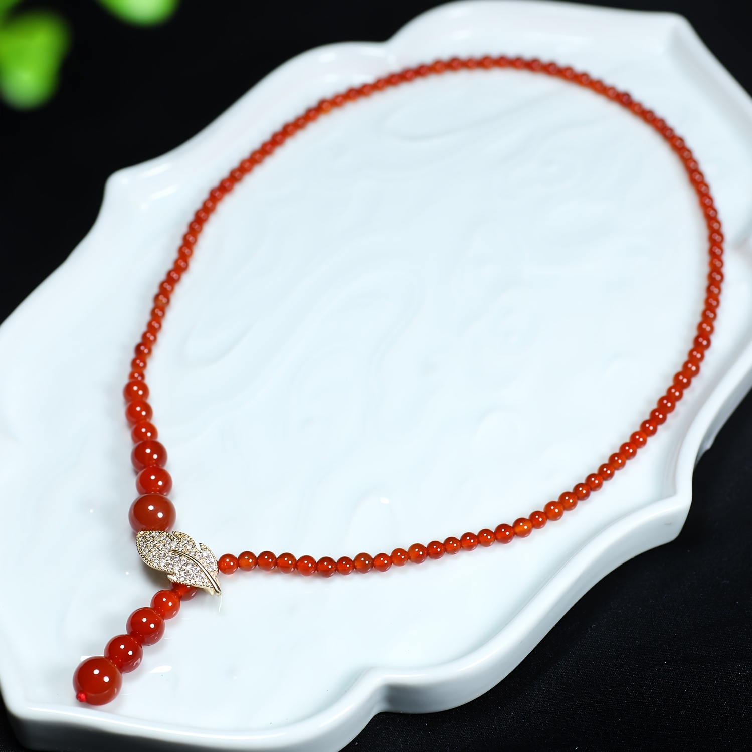 TEMU 7a High-quality Icy Translucent Shimmering Agate Gradient Necklace Clavicle Chain Women's Holiday Gift Halloween Christmas