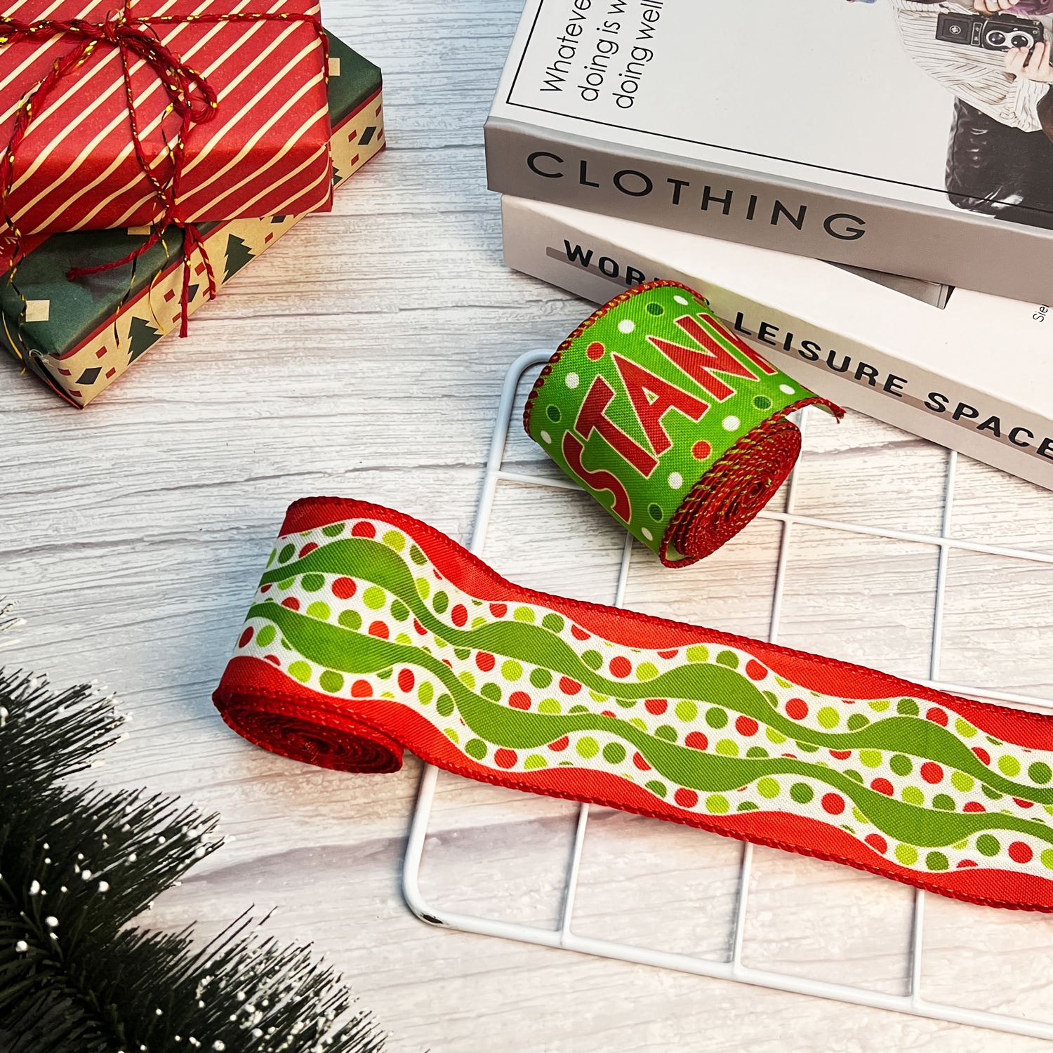 TEMU 2 Rouleaux de Ruban de Noël à Enrouler avec Bordure - à Pois et Personnages de Dessins Animés Mignons, Largeur Étroite pour Bricolage, Emballage