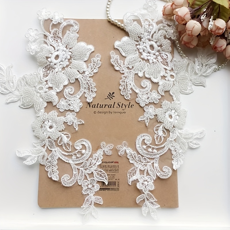 E-shop Ein Paar weiße dreidimensionale florale Spitzen-Applikationen mit Stäbchen, für Brautkleid formelle Abendkleid-Kopfschmuck-Dekorationszubehör