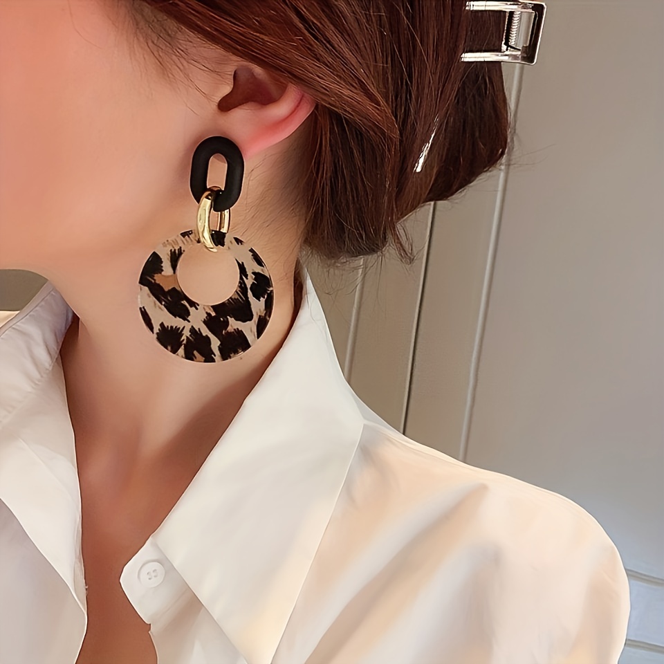 

Chic Leopard Print Hollow Dangle Earrings - Sexy & Simple Acrylic Fashion Jewelry For Casual Attire, Quirky Earrings