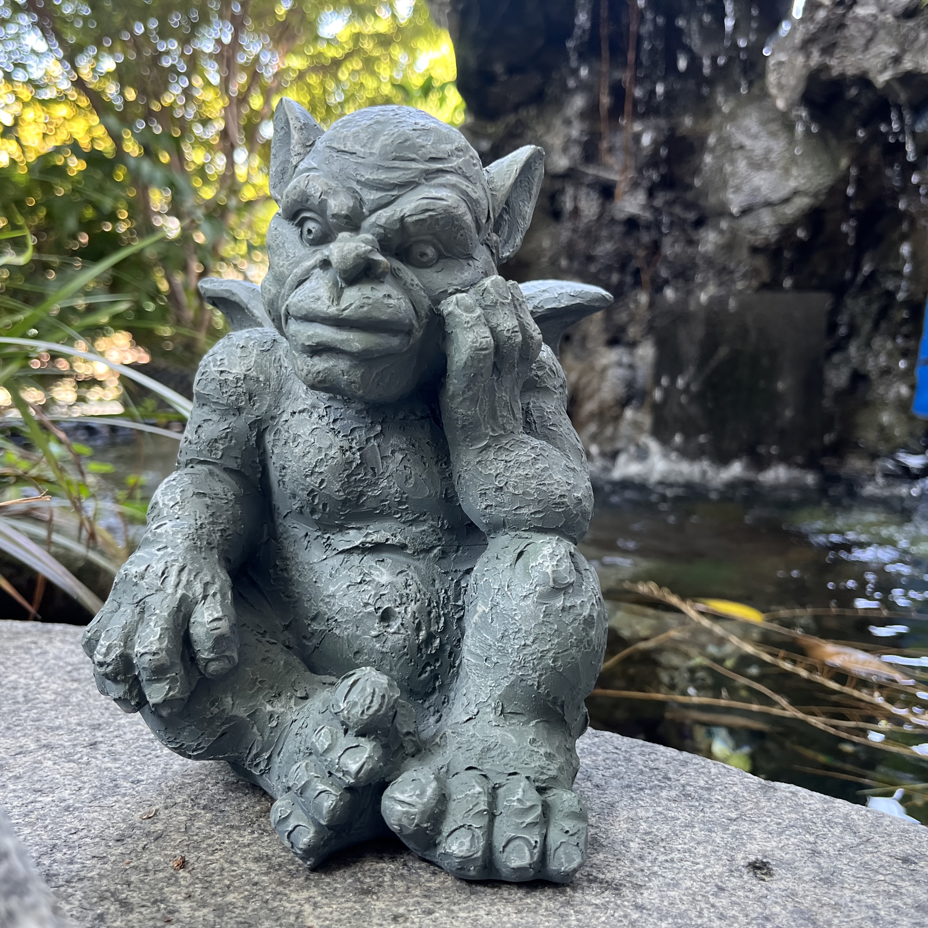 E-shop Rechtshändige Gargoyle Figur, 19,80 cm/7,80 Zoll, eine kreative, künstlerische Dekoration für Gärten, Rasenflächen und Outdoor-Skulpturen,